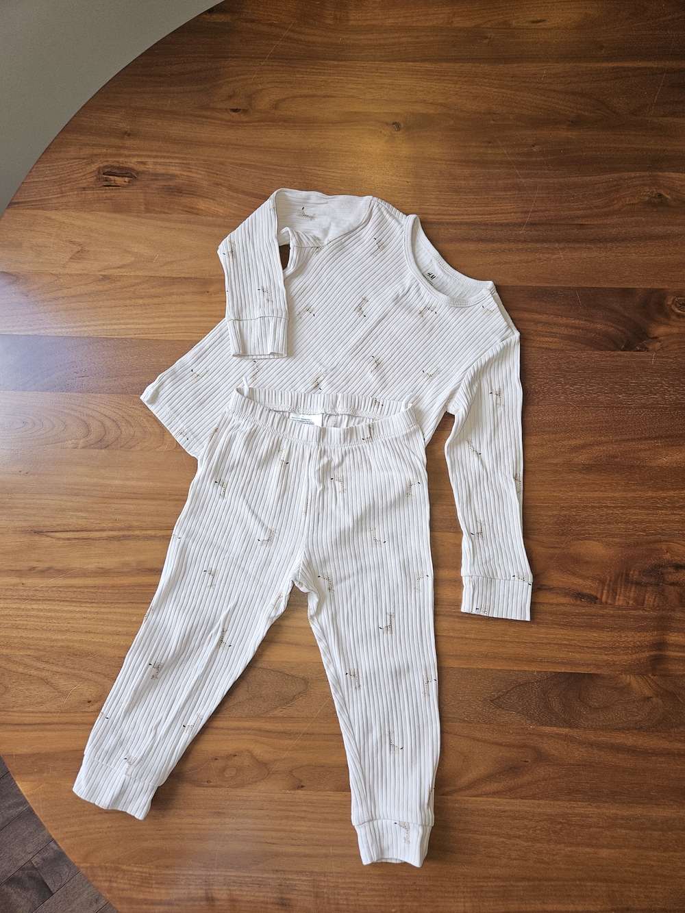 12-18M H&M Cream Ribbed Matching Set with Giraffe Pattern. - Picture 3 of 4